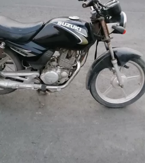 铃木125摩托车，20800公里，啥啥都没动过！天暖和天天溜...