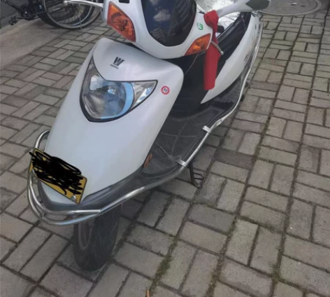 豪爵品牌摩托车，公里数1万出头，地下室存放...