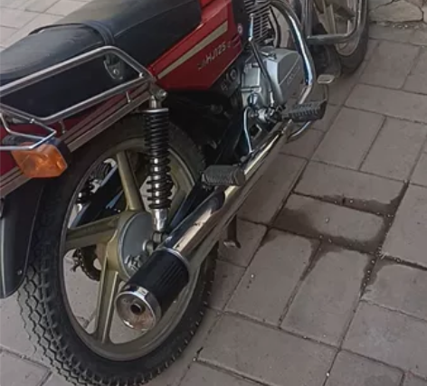 豪爵125摩托车，无牌照，就是板正，发动机...