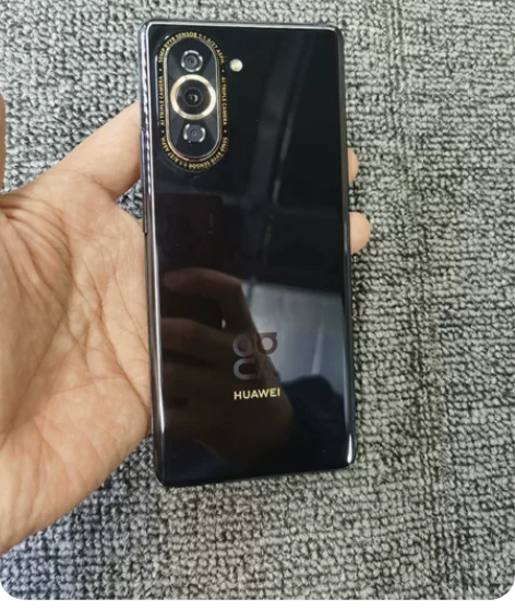 华为Nove10，128G内存，运行8G曲...