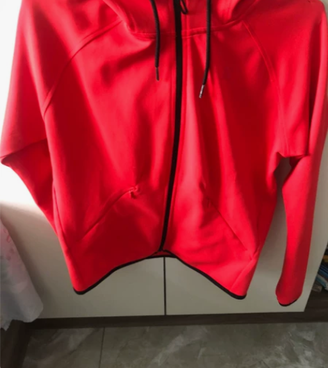 女士运动装，89元 感兴趣的话点“我想要”...