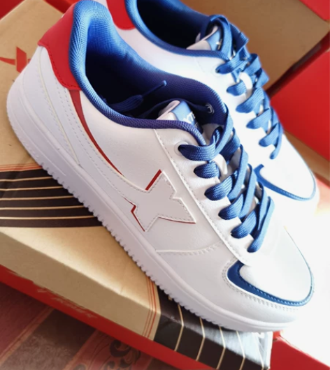 特步男鞋板鞋 全新 42码 42码 皮面透气孔  超轻底  ...