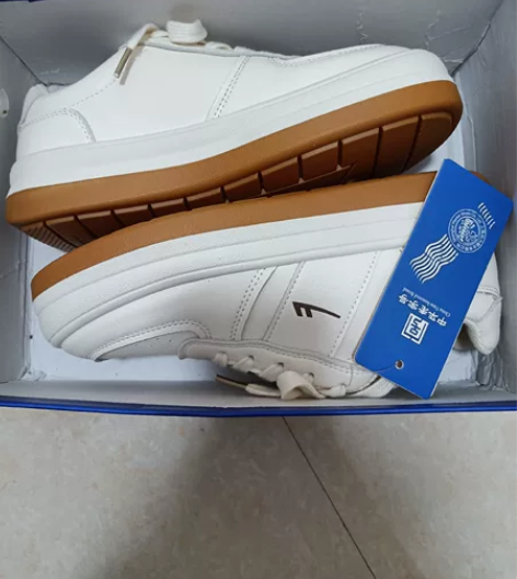 全新回力米色女板鞋38码，仅在家里地板试穿...