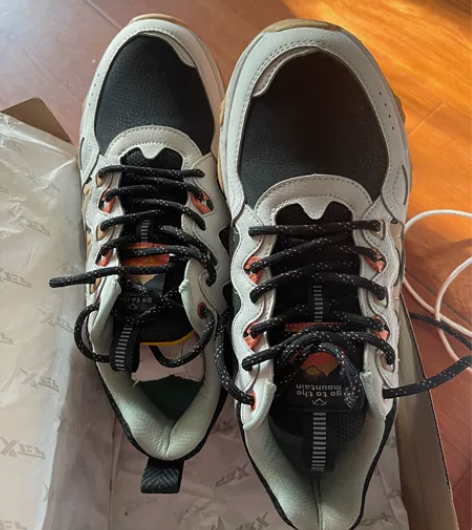 特步男鞋，超轻底，全新出售40码，实体店购...