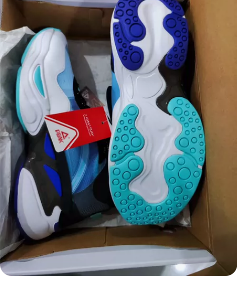 匹克跑步鞋42码   245出 感兴趣的话...