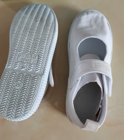 新伽辉（回力）粘扣小白鞋，可能在室内穿过，...