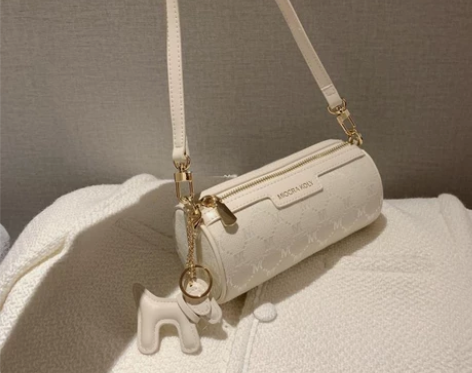 朋友送的包包，128买的，吊牌没拆，我不喜...