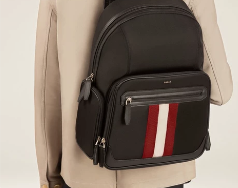 B最新款双肩背包，以实用风格演绎的 Cha...