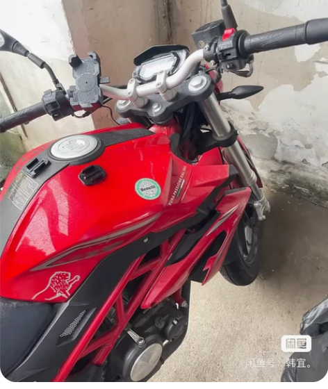 贝纳利红宝龙150。 18年12000缓慢...