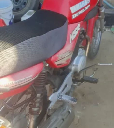 雅马哈天剑2004年车不烧机油  外观掉色...