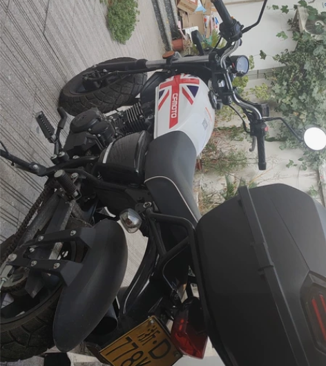 春风狒狒个人一手，没有上牌，自己骑着玩，才...