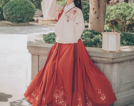 汉尚华莲芙蓉月退坑出 上衣下裙m码几乎全新...