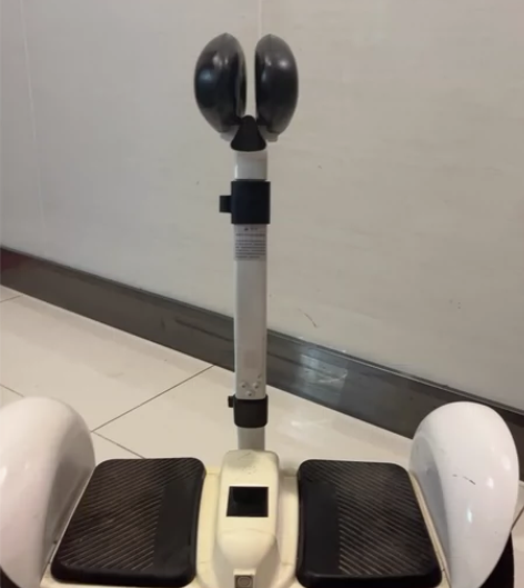 领奥平衡车。几乎全新。可以讲价，送一个手摇...