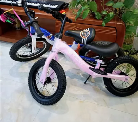 闲置  飞鸽儿童平衡车无脚踏2-3-6-8...