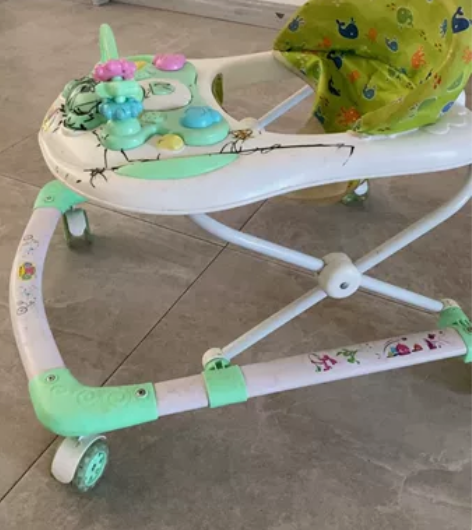 婴儿学步车 安全学走路 还有音乐 感兴趣的...