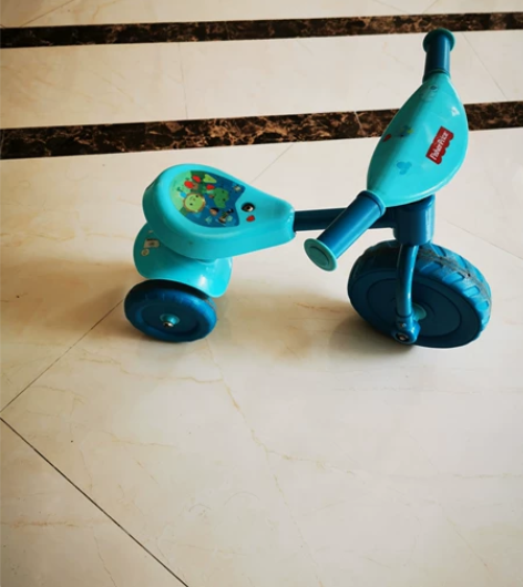 费雪三轮学步车踏行车宝宝三轮车骑行车，轮车...