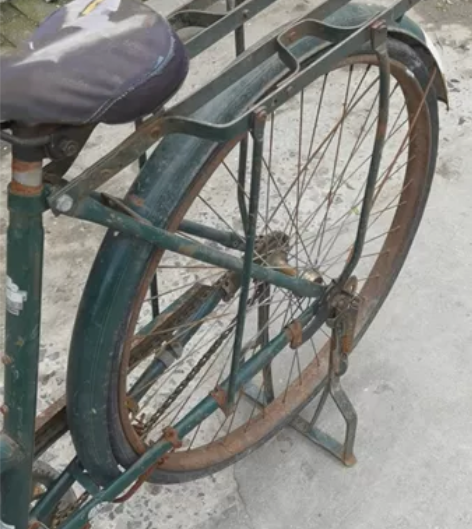 重磅永久邮电专用自行车，成色如图，后轮没气...