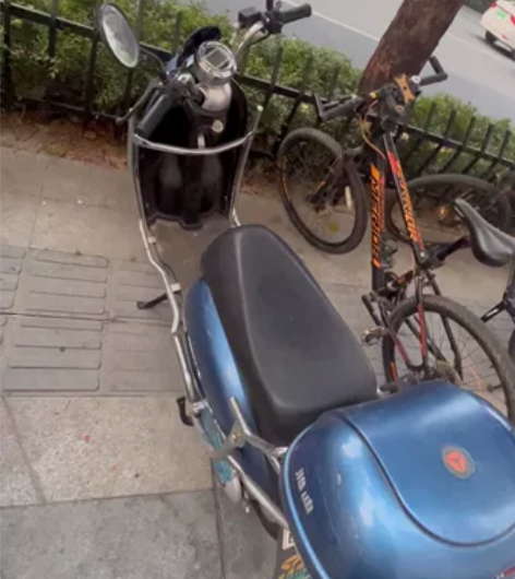 雅迪电动车9成新，60伏电池，配有保险杠，...