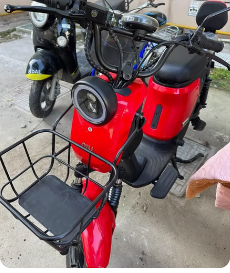 小牛uqis+ us 续航40公里左右 两...