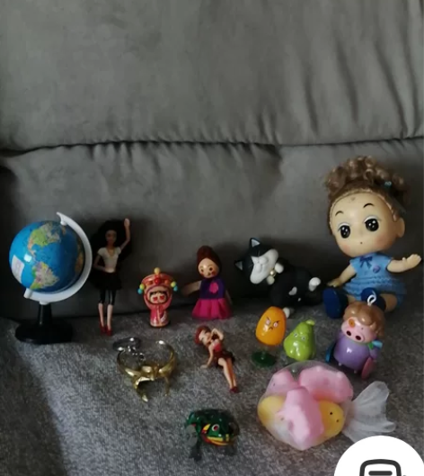 各种闲置摆件，玩具:娃娃，川剧变脸娃娃，指...