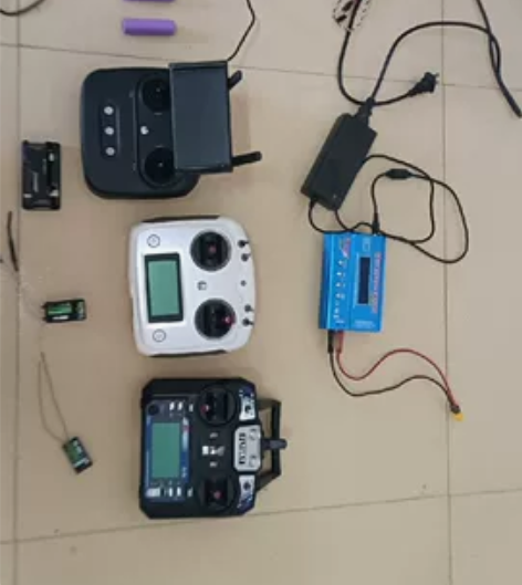 云卓t10  单遥控带两节电池，  富斯遥...