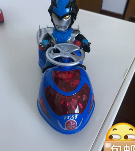 奥特曼玩具跑车，几乎新的，玩具太多玩不过来...