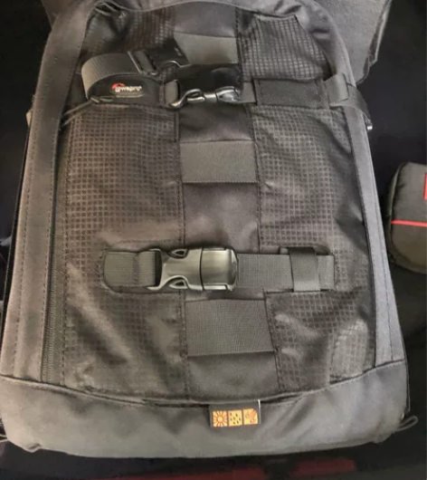 牌子货，专业相机双肩背包，没怎么用过，9成...