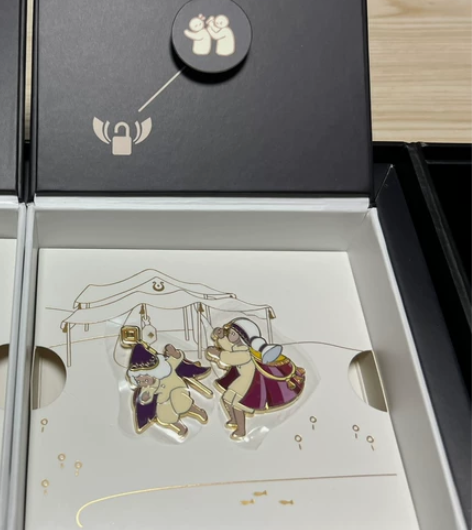 出打闹徽章,左边帽子徽章 全新未绑定, 包邮