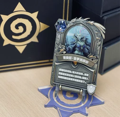 炉石传说，吉安娜卡牌摆件全新未拆封，里头的...