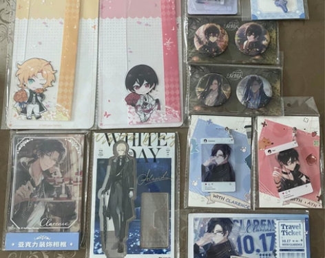 潮玩星球周边： 七夕长相守吧唧 35 RM...