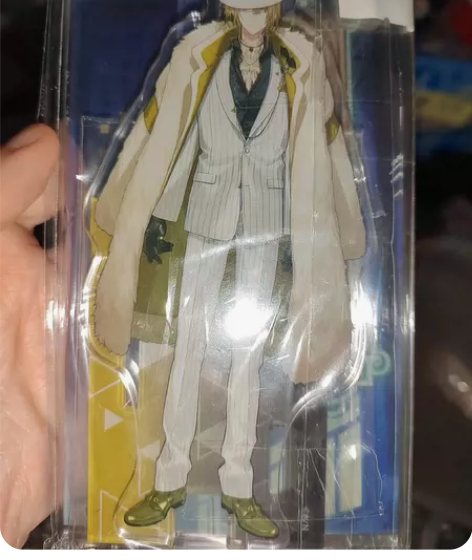 出国现彩虹社立牌 Luca均价：90r全新...