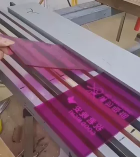 亚克力uv喷印折弯立牌 酒店桌牌定制 三角...