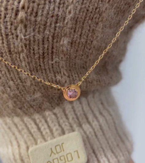 卡家粉钻飞碟项链9k金，链长45cm。简单...