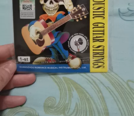 吉他配件: 一弦和三弦 各一根 变调夹 ...