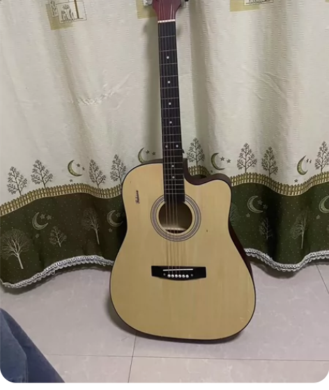 原价1800多的几乎全新吉他便宜出了，虽然...