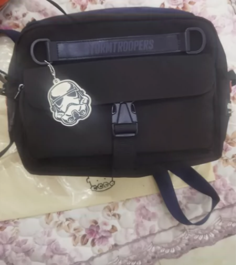 李宁草莓熊斜挎包迪士尼联名款星球大战男女同...