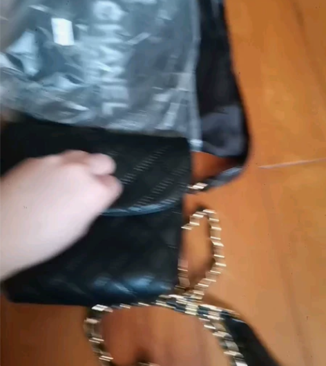 链条腰包+斜挎包全新，照片上就是这种背法，...