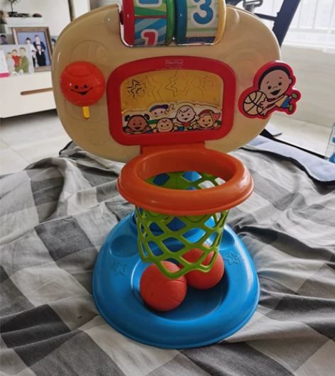 费雪的篮球架，电池链接处坏了，会修的可以修...