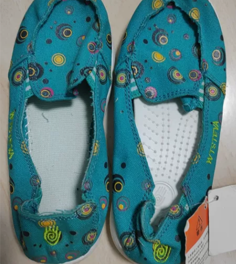 宝宝的帆布鞋,全新,内长20.5,纯手工测...