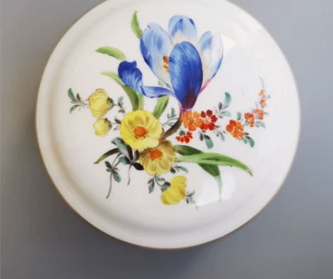 西洋名瓷，德国梅森，精美手绘蓝色郁金香 一...