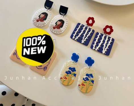 三个耳环全新 仅当作装饰摆在家里没有戴 不...