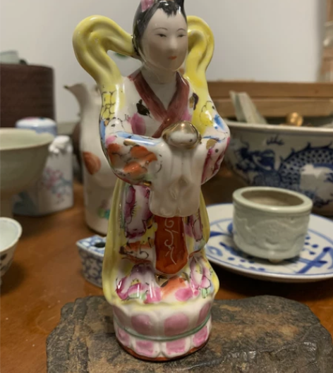 人物粉彩瓷器仙女捧寿桃高度16手工绘制开脸...