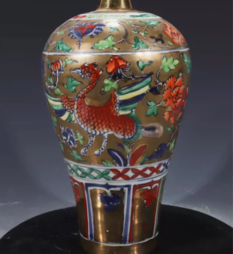 大元国五彩描金凤串穿花梅瓶用于办公室摆件，...