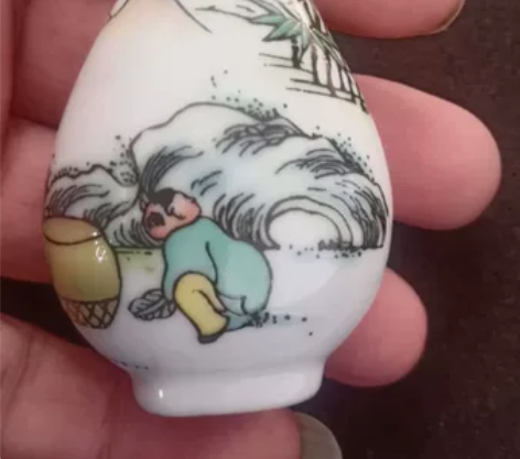 乾隆年制鼻烟壶，老气劲挺漂亮，老物件品相如...