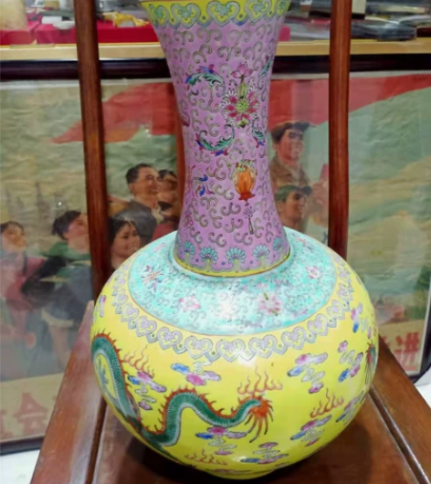 五六十年代粉彩瓶 ,品相完整 ,喜欢的朋友...