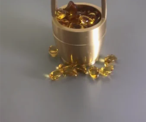 一桶金。 风水摆件 材质。纯铜 已经 桶里...