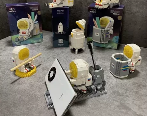 开学季学生必备文具积木太空人宇航员笔筒微型...