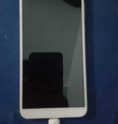 华为畅享7s手机,4+64G,开机屏幕不亮...