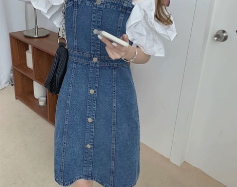 荷叶一字肩牛仔连衣裙，裙子洗过，但是属于9...