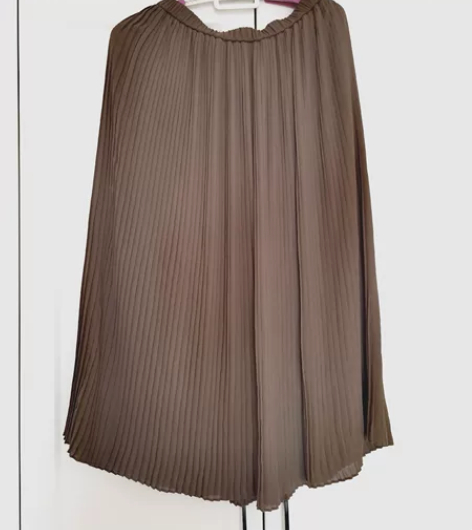 夏季百褶裙半裙咖啡色 腰部是松紧带，腰围7...